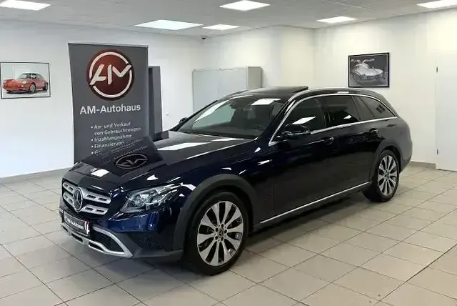 Gebraucht Mercedes E220 All-Terrain 194 PS (142 kW) 2018 Cavansitblau met. Kombi