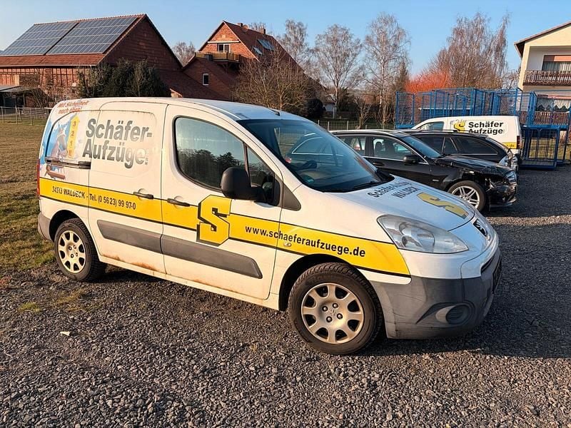 Gebraucht Peugeot Partner 90 PS (66 kW) 2011 Weiß Van / Kleinbus