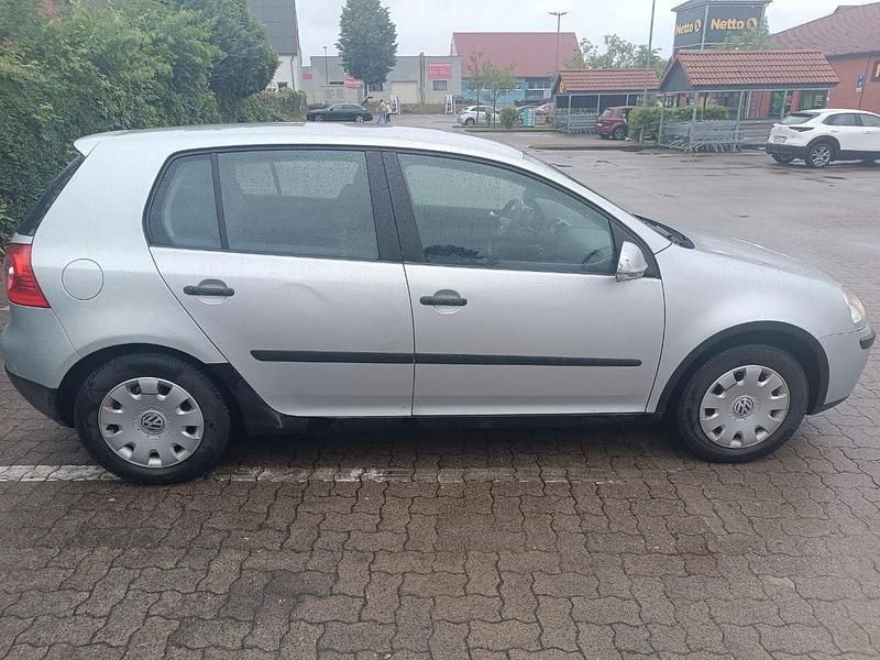 Grau Gebraucht 2005 VW Golf IV Limousine | 1.750 € - Bild 1/4