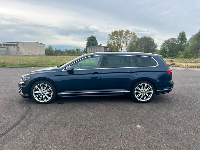 Gebraucht VW Passat Highline 190 PS (139 kW) 2015 Blau Kombi