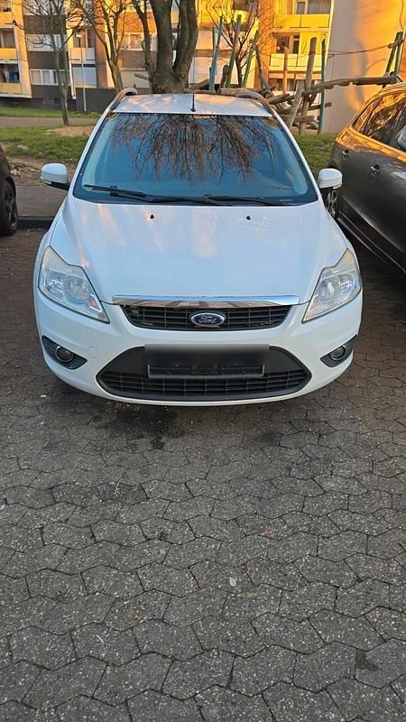 Weiß Gebraucht 2009 Ford Focus Kombi | 1.250 € (Guter Preis) - Bild 1/4