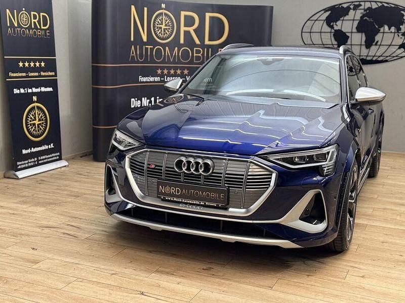Navarrablau metallic (metallic) Gebraucht 2022 Audi e-tron Sport SUV | 37.998 € (Guter Preis) - Bild 1/3
