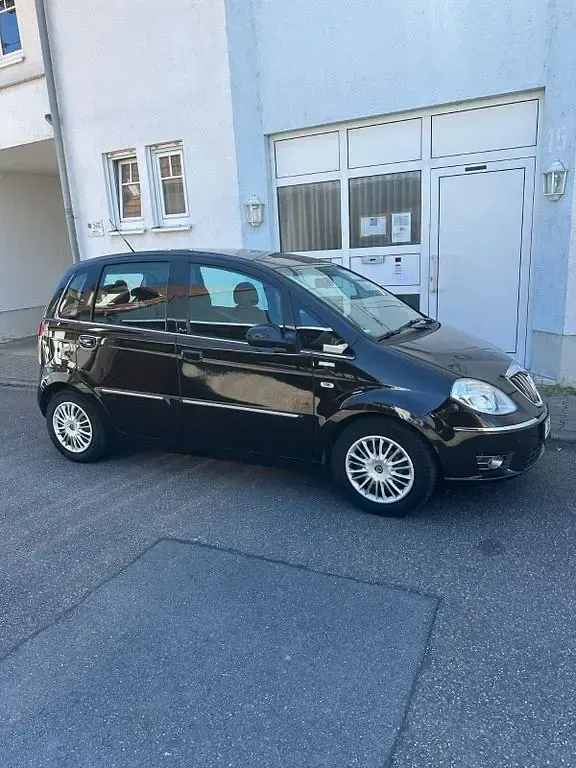 Gebraucht Lancia Musa 95 PS (69 kW) 2010 Braun Van / Kleinbus