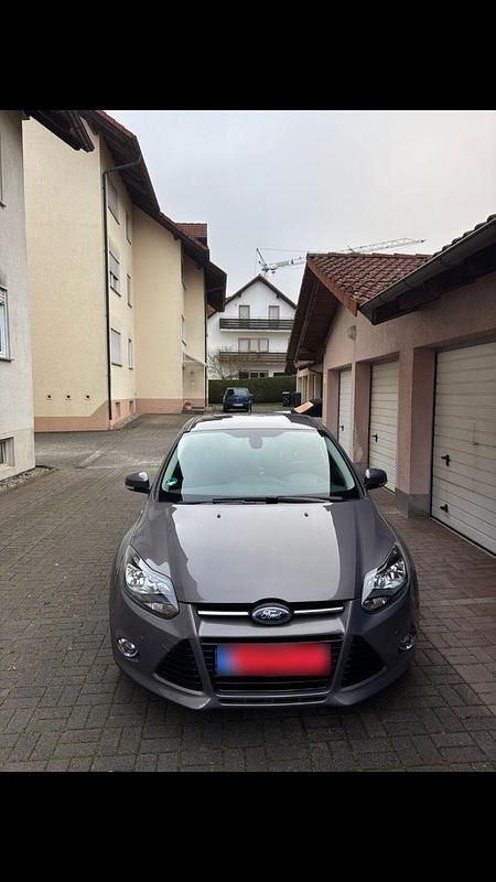 Gebraucht Ford Focus Titanium 150 PS (110 kW) 2012 Braun Limousine
