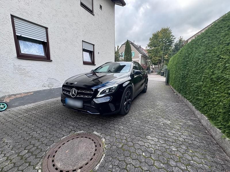 Gebraucht Mercedes GLA220 180 PS (132 kW) 2018 Schwarz SUV