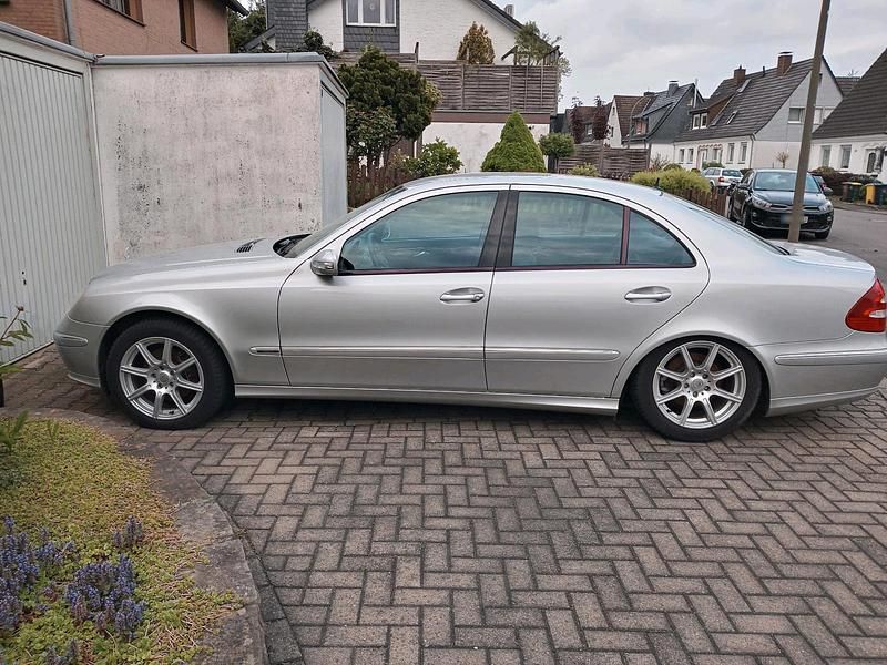 Usata Mercedes E320 225 CV (165 kW) 2004 Argento Berlina