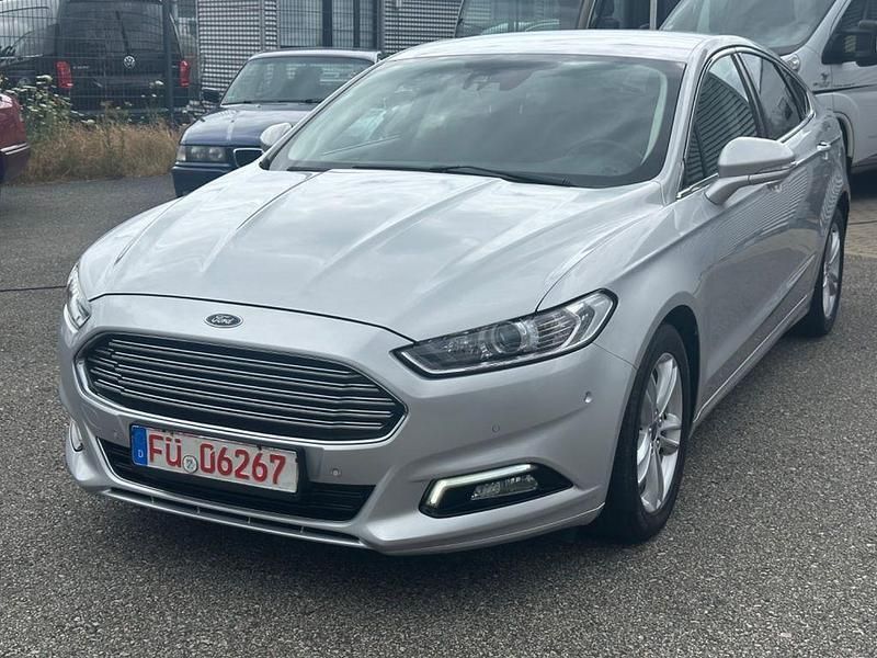 Silber Gebraucht 2017 Ford Mondeo Titanium Limousine | 9.990 € (Fairer Preis) - Bild 1/4