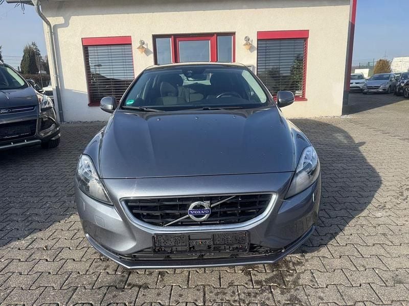 Gebraucht Volvo V40 Momentum 150 PS (110 kW) 2015 Grau Limousine