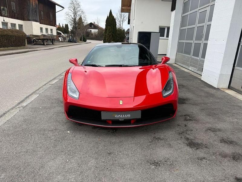 Gebraucht Ferrari 488 670 PS (492 kW) 2015 Rot Coupé