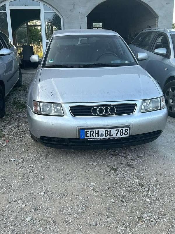 Gebraucht 2000 Audi A3 Ambiente Limousine | 1.000 € (Guter Preis) - Bild 1/4