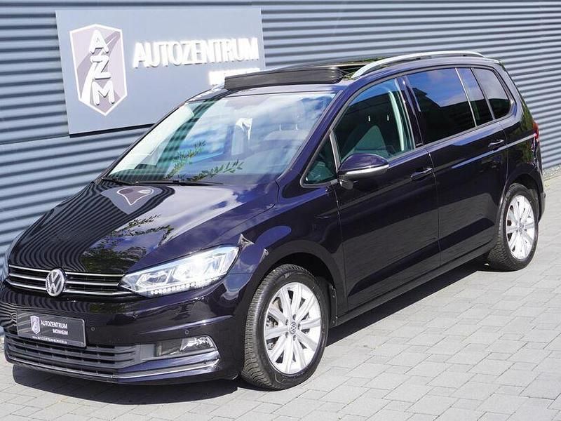 Gebraucht VW Touran 150 PS (110 kW) 2020 Deep black perleffekt metallic Van / Kleinbus