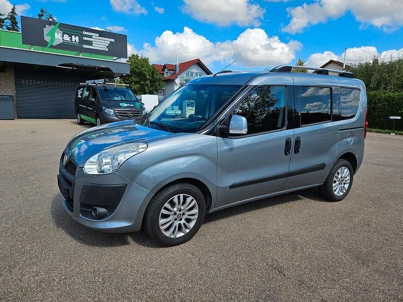 Grau Gebraucht 2012 Fiat Doblò Easy Van / Kleinbus | 4.700 € (Fairer Preis) - Bild 1/4