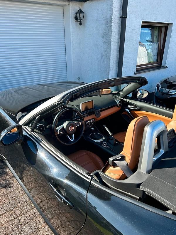 Gebraucht Fiat 124 Spider 140 PS (102 kW) 2016 Schwarz Cabrio
