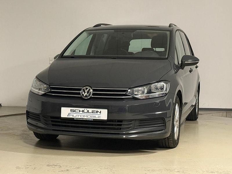Grau Gebraucht 2018 VW Touran Comfortline Van / Kleinbus | 12.980 € (Fairer Preis) - Bild 1/4