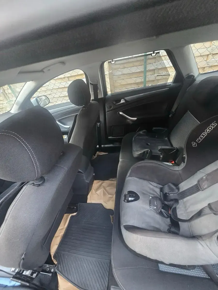 Usado Ford Mondeo 140 CV (102 kW) 2012 Gris Familiar