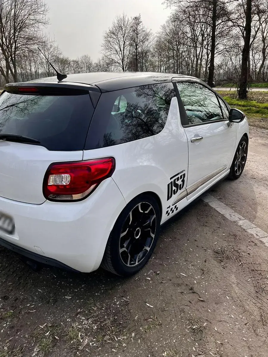Gebraucht Citroën DS3 Chic 82 PS (60 kW) 2013 Weiß Kleinwagen