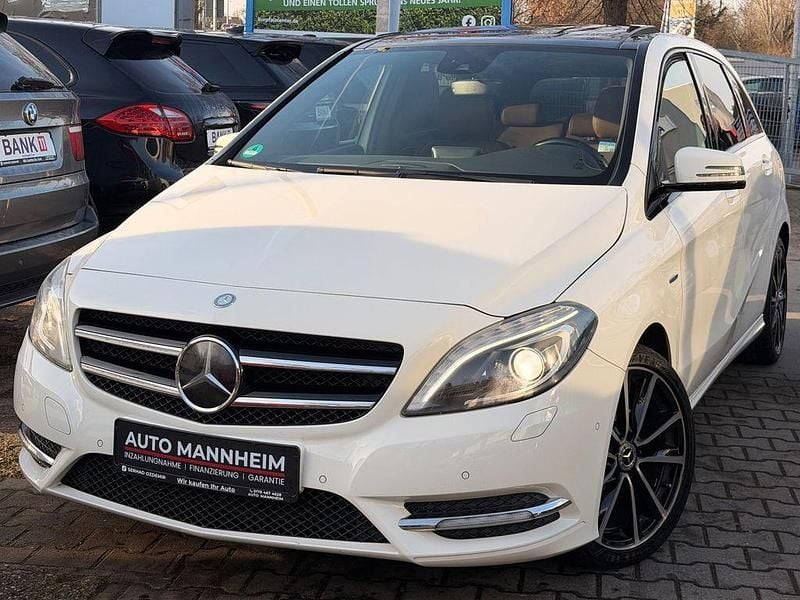 Gebraucht Mercedes B200 156 PS (114 kW) 2012 Weiß Van / Kleinbus