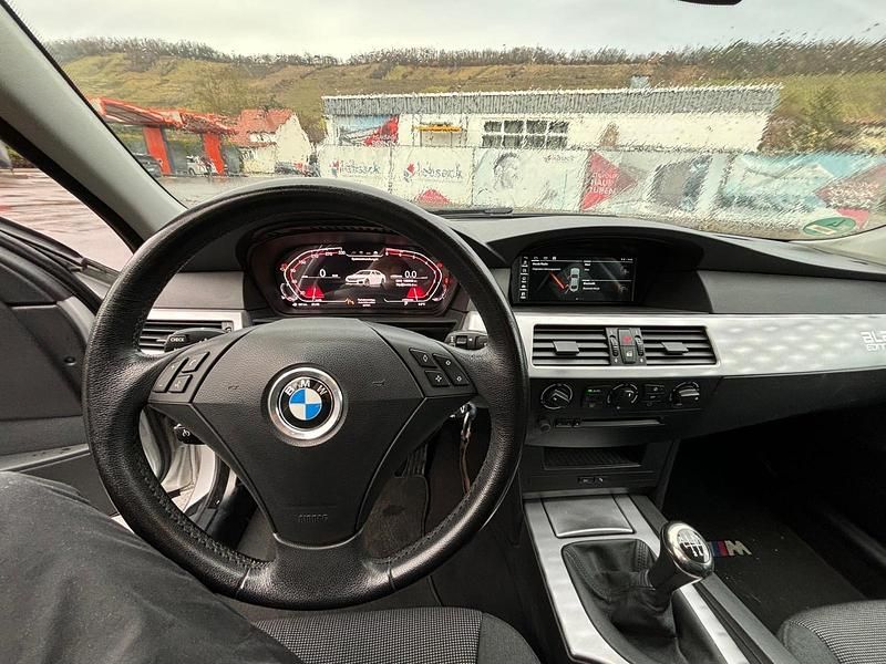 Gebraucht BMW 520 Basis 170 PS (125 kW) 2004 Silber Limousine