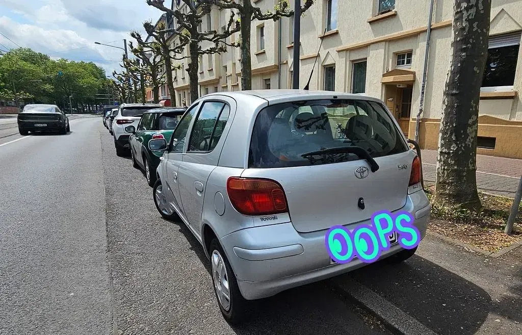 Gebraucht Toyota Yaris 65 PS (47 kW) 2005 Silber Limousine
