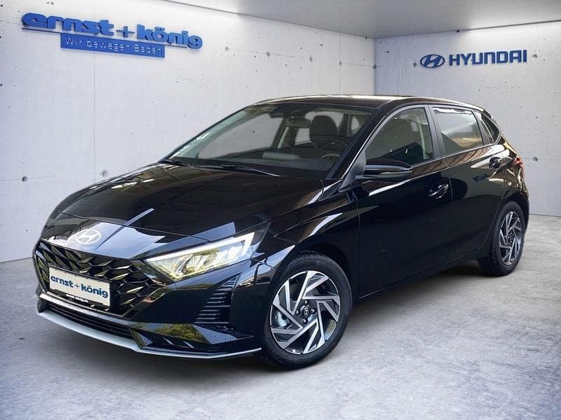Schwarz Gebraucht 2025 Hyundai i20 Trend Limousine | 21.990 € (Etwas zu teuer) - Bild 1/4