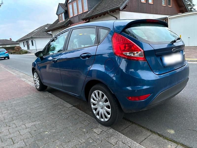 Gebraucht Ford Fiesta 80 PS (58 kW) 2009 Blau Kleinwagen