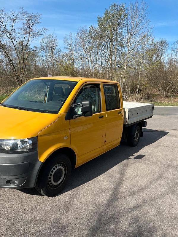 Gebraucht VW T5 105 PS (77 kW) 2011 Orange Van