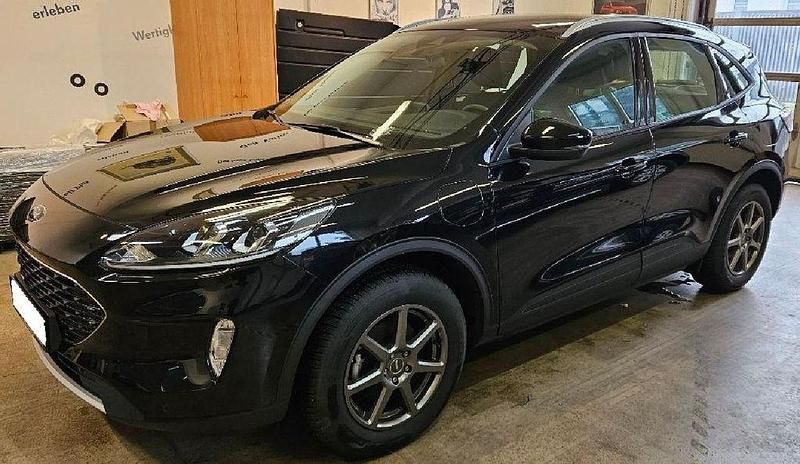 Obsidianschwarz metallic Gebraucht 2022 Ford Kuga Cool & Connect SUV | 26.750 € (Fairer Preis) - Bild 1/4