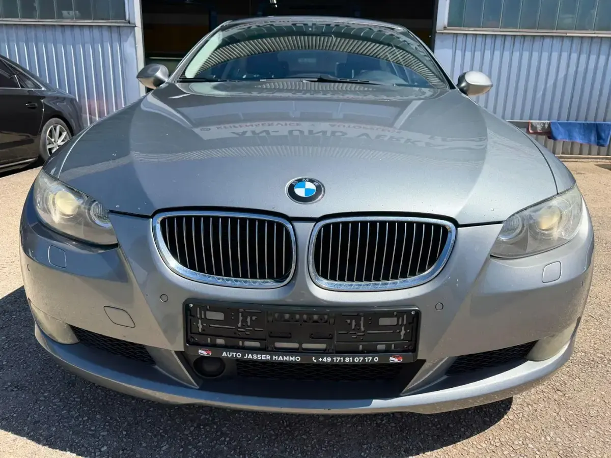 Gebraucht BMW 330 Sport Line 272 PS (200 kW) 2007 Grau Coupé