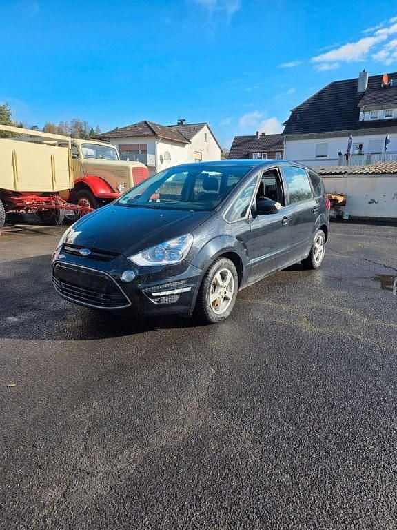 Używany Ford S-MAX S 140 KM (102 kW) 2013 Czarny Minivan