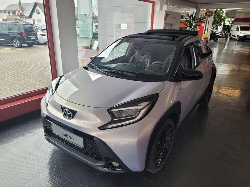 Neu Toyota Aygo X Edition 72 PS (52 kW) 2025 Light purple silver SUV