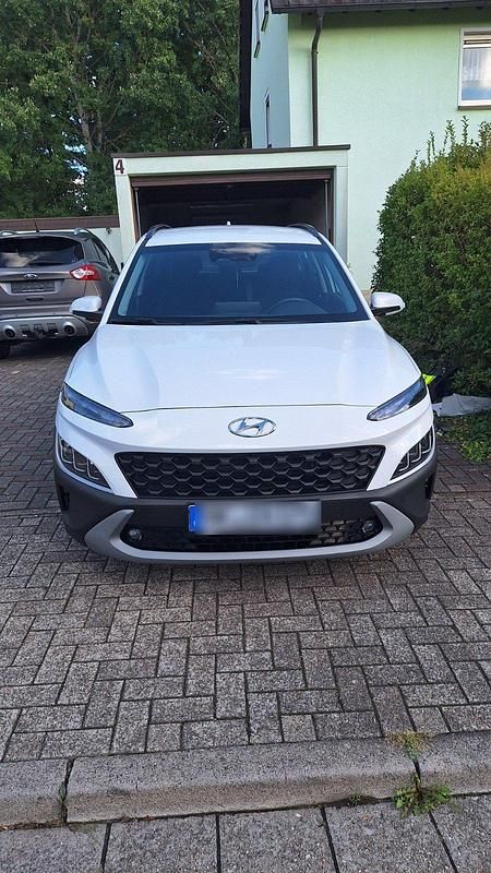 Weiß Gebraucht 2021 Hyundai Kona Edition 30+ SUV | 22.000 € (Etwas zu teuer) - Bild 1/4