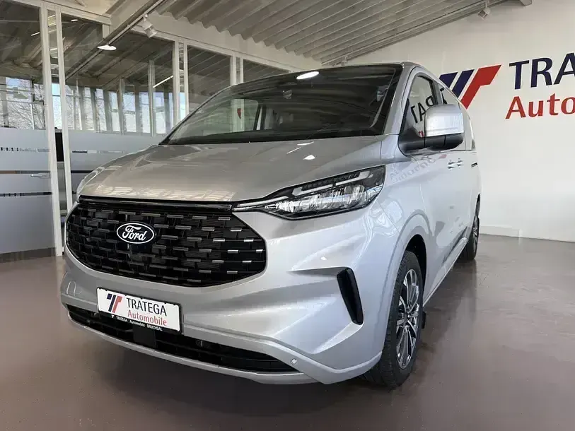 Gebraucht Ford Tourneo Titanium 170 PS (125 kW) 2025 Moondust silver Van / Kleinbus