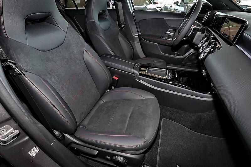 Gebraucht Mercedes A200 AMG 163 PS (119 kW) 2025 Metalliclack mountaingrau Limousine