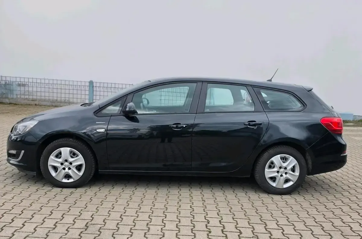 Gebraucht Opel Astra 140 PS (102 kW) 2013 Schwarz Kombi