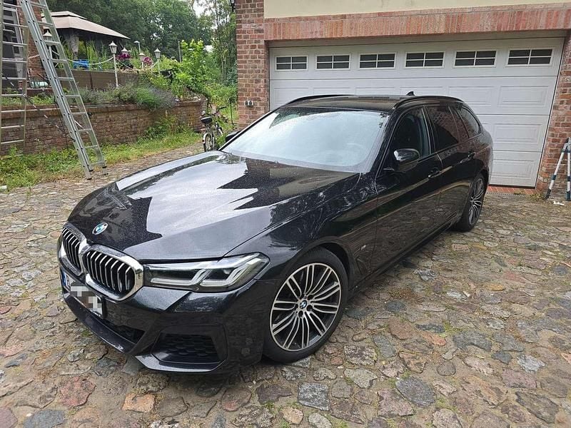 Schwarz Gebraucht 2021 BMW 530 M Sport Kombi | 34.000 € (Guter Preis) - Bild 1/4