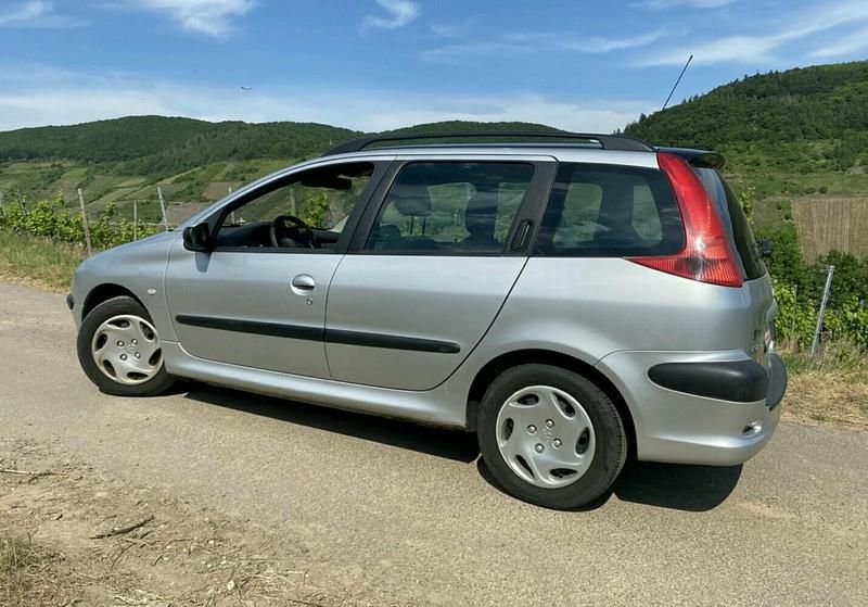 Grau Gebraucht 2003 Peugeot 206 Kombi | 1.500 € (Fairer Preis) - Bild 1/4