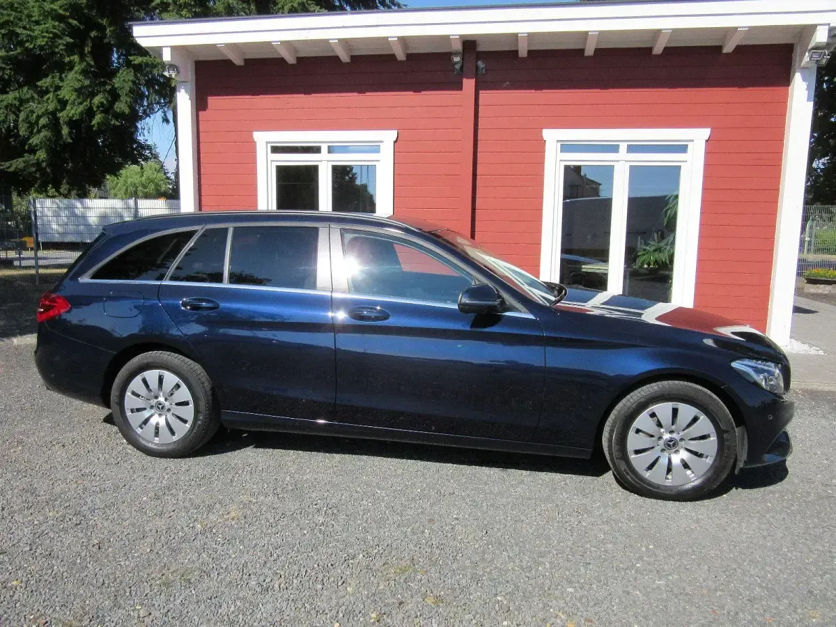 Gebraucht Mercedes C250 204 PS (150 kW) 2018 Blau Kombi