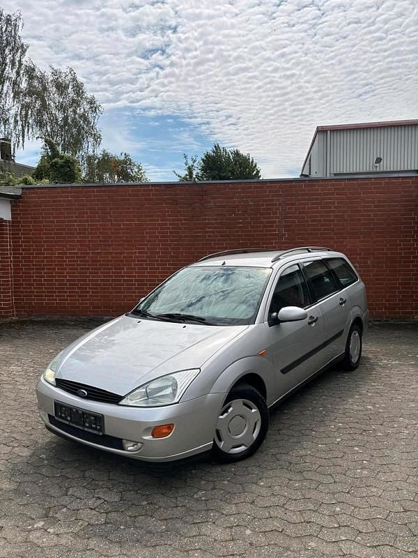 Silber Gebraucht 2000 Ford Focus Kombi | 1.245 € (Fairer Preis) - Bild 1/4
