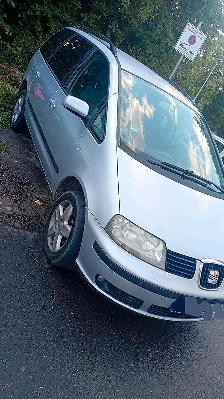 Silber Gebraucht 2003 Seat Alhambra Van / Kleinbus | 1.450 € (Superpreis) - Bild 1/4