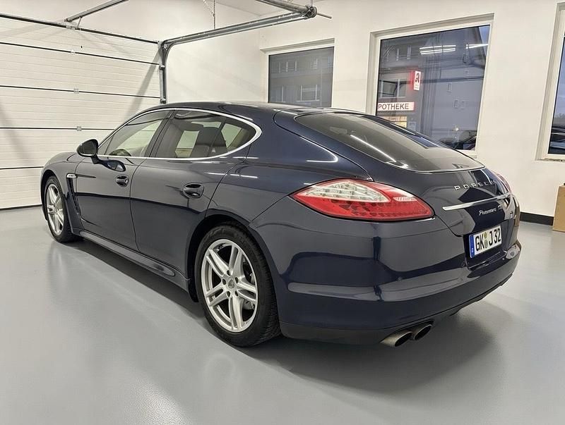 Gebraucht Porsche Panamera 400 PS (294 kW) 2011 Blau Kleinwagen