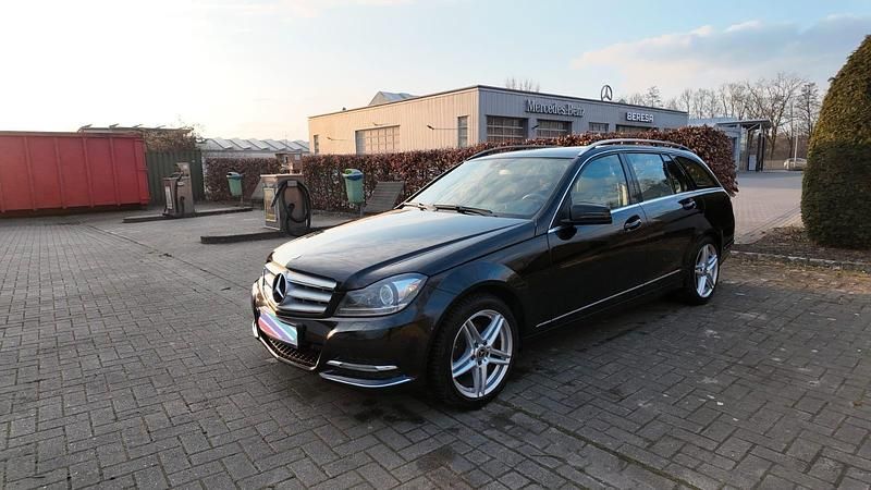 Schwarz Gebraucht 2013 Mercedes C180 Kombi | 11.100 € (Guter Preis) - Bild 1/4