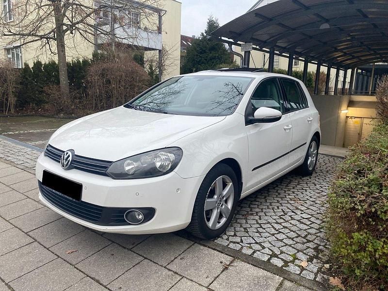Weiß Gebraucht 2011 VW Golf VI Comfortline Limousine | 4.400 € (Superpreis) - Bild 1/4