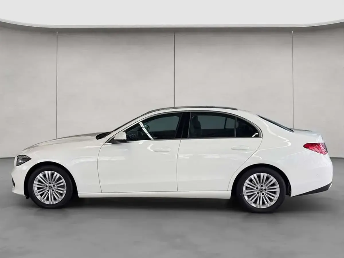 Gebraucht Mercedes C220 Avantgarde 200 PS (147 kW) 2025 Polarweiß Limousine