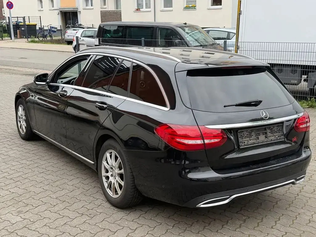 Używany Mercedes C250 211 KM (155 kW) 2016 Czarny Kombi