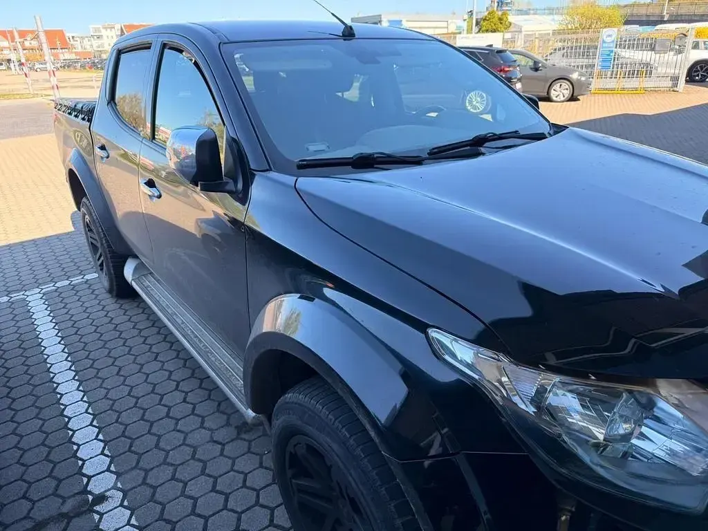 Gebraucht Mitsubishi L200 Edition 181 PS (133 kW) 2018 Schwarz Pickup