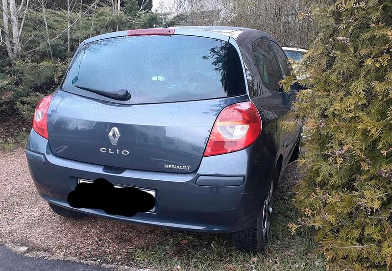Gebraucht Renault Clio II 112 PS (82 kW) 2007 Grau Limousine