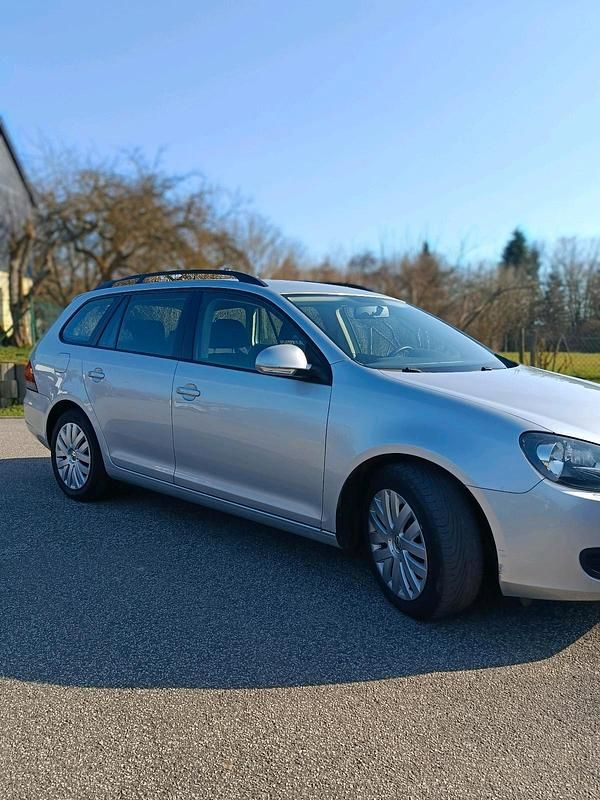 Gebraucht VW Golf VI 102 PS (75 kW) 2011 Silber Kleinwagen