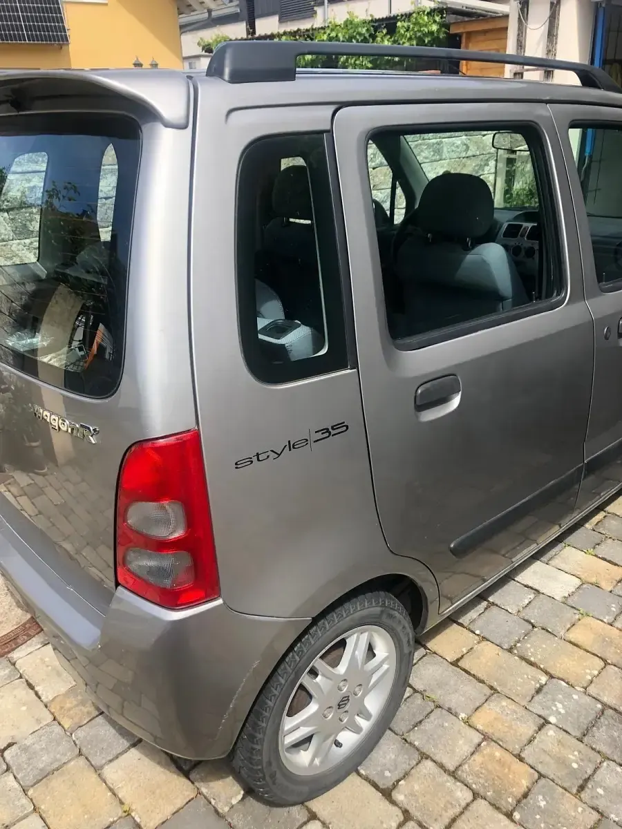 Usado Suzuki Swift 93 HP (68 kW) 2005 Prateado Citadino