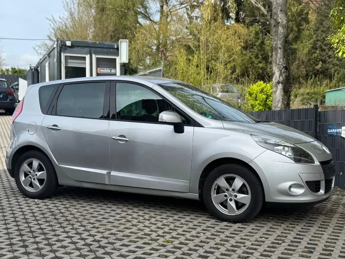 Gebraucht Renault Scénic III Dynamique 140 PS (102 kW) 2011 Grau Limousine