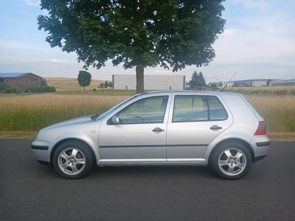 Gebraucht VW Golf IV 101 PS (74 kW) 2001 Silber Limousine